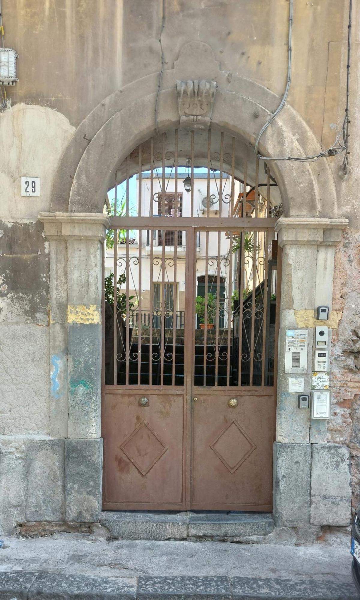 Casa Vacanze "Cortile Aquilone" كاتانيا المظهر الخارجي الصورة
